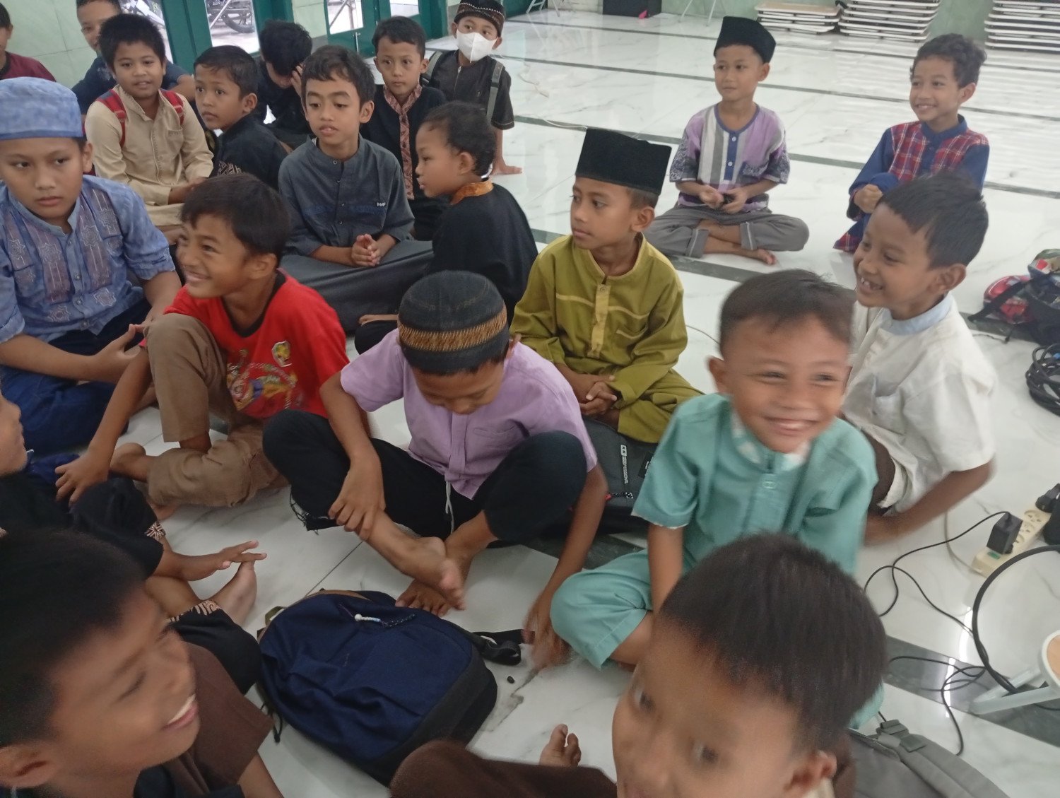 Bahagia Membahagiakan