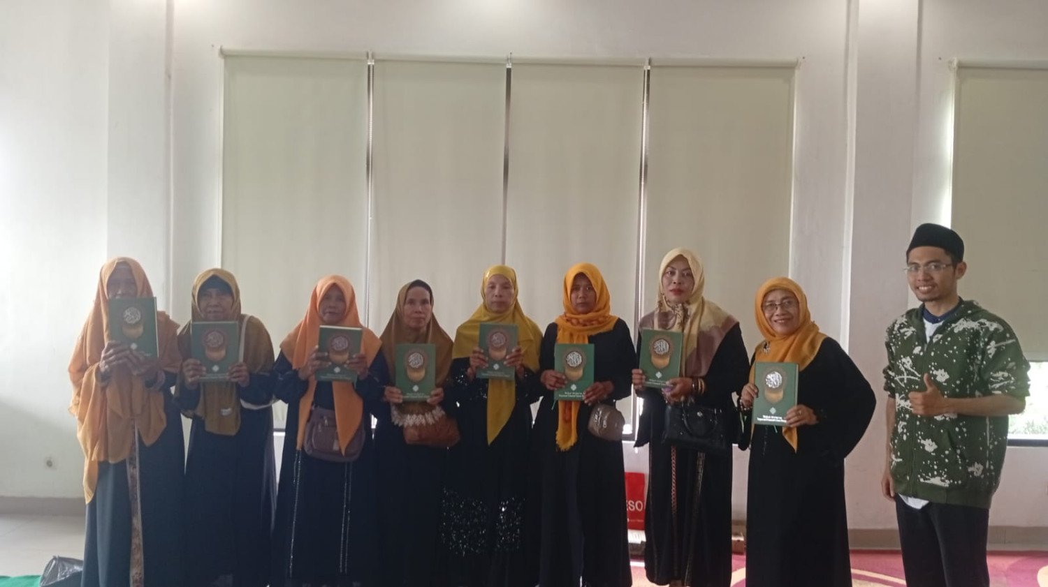 LAZ Ummul Quro Bogor Salurkan Al-Qur’an di Tengah Pengajian Wanita PUI Ciomas