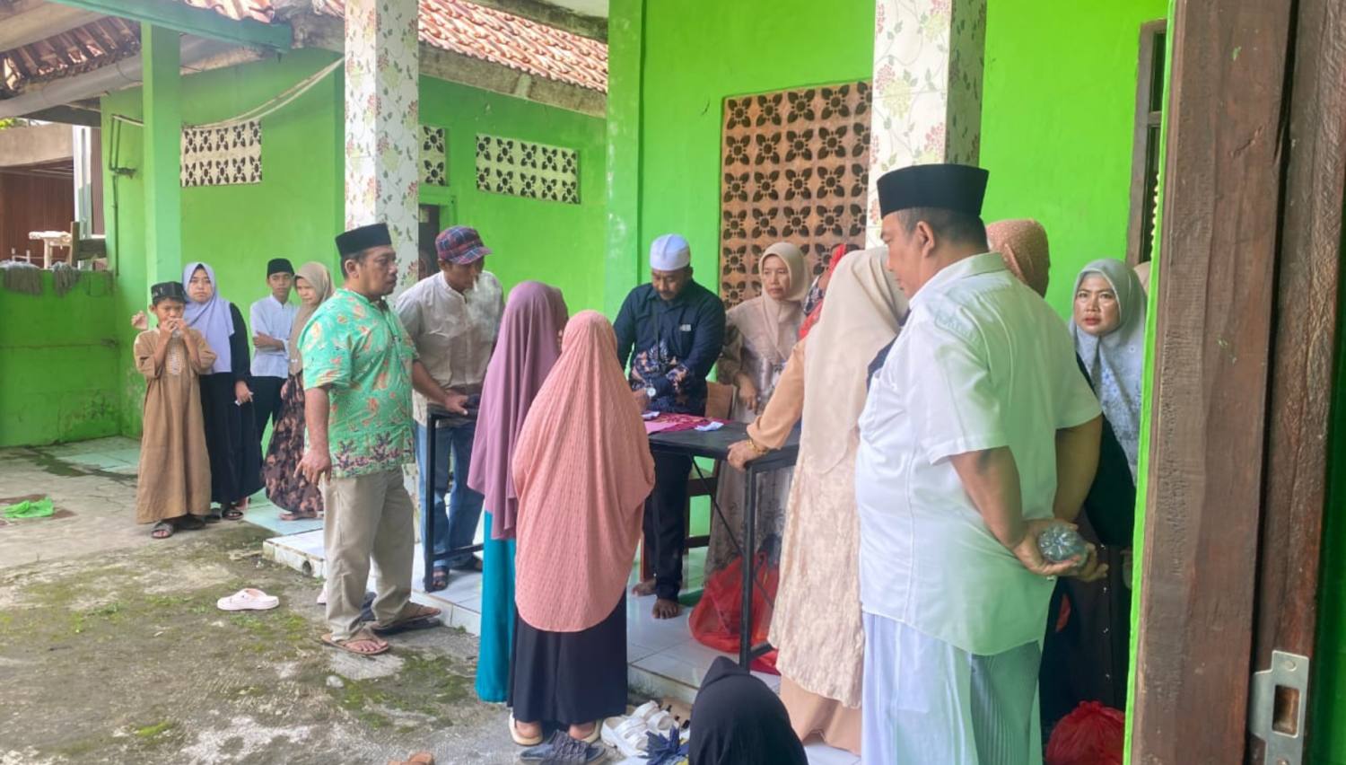 Santunan Yatim dan Dhuafa di Desa Cibeuteung, Ciseeng, Bogor
