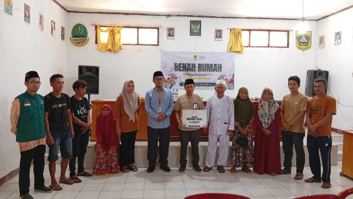 LAZ Ummul Quro Bogor Salurkan Santunan dan Bantuan Renovasi Rumah Bagi Korban Puting Beliung di Leuwisadeng